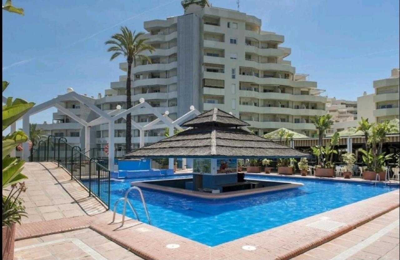 Benalbeach Holidays ベナルマデナ エクステリア 写真