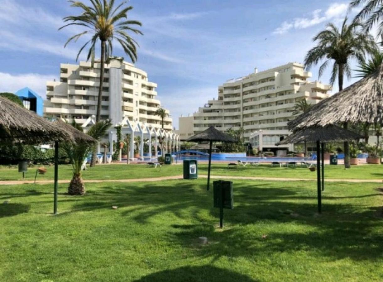 Benalbeach Holidays ベナルマデナ エクステリア 写真