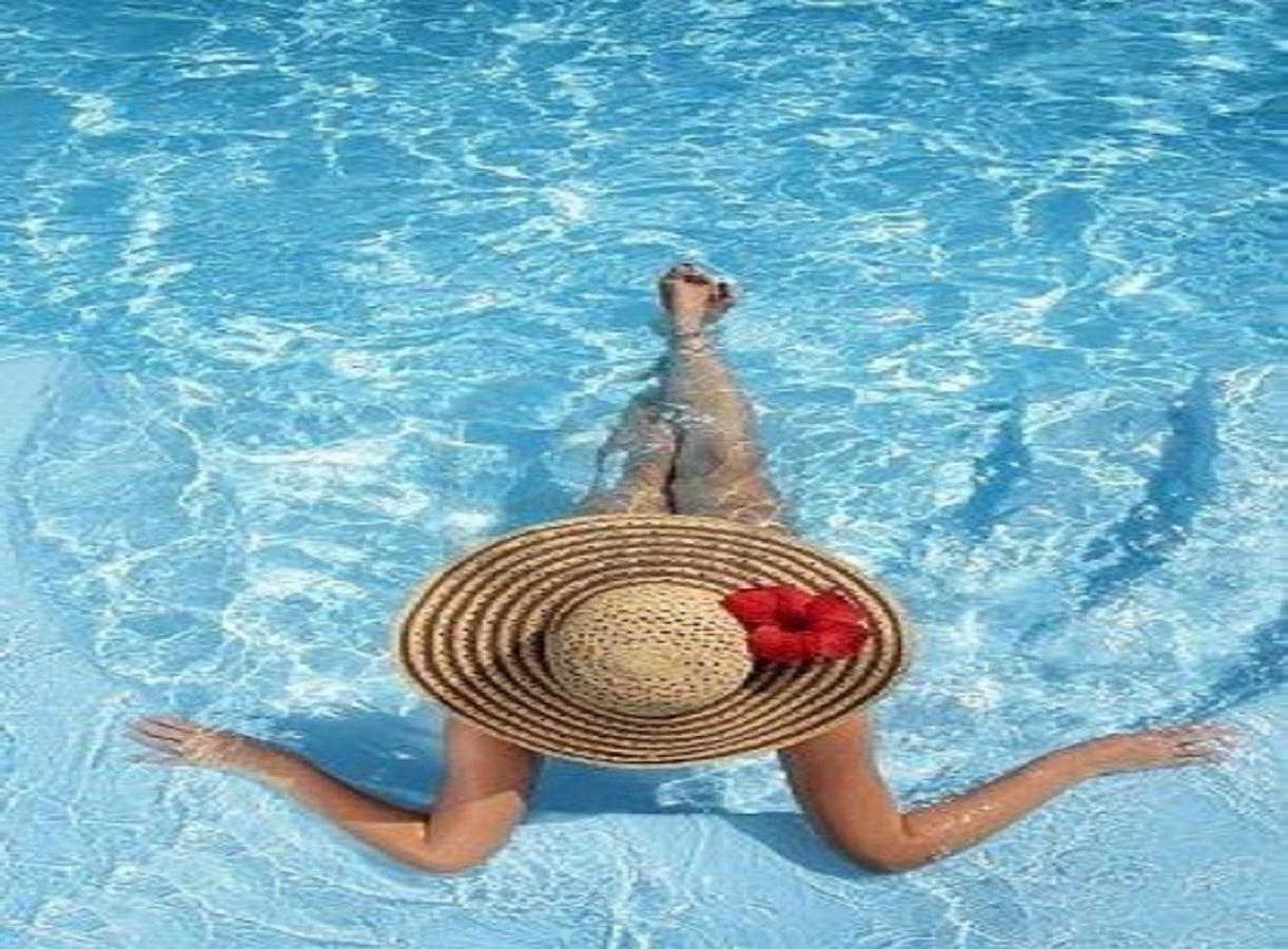 Benalbeach Holidays ベナルマデナ エクステリア 写真