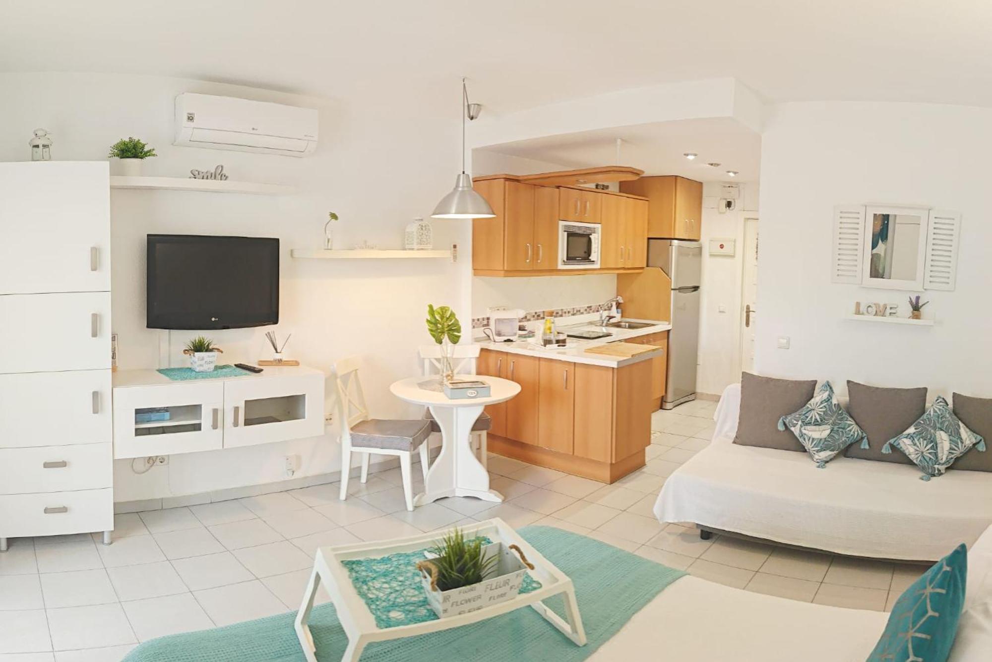 Benalbeach Holidays ベナルマデナ エクステリア 写真